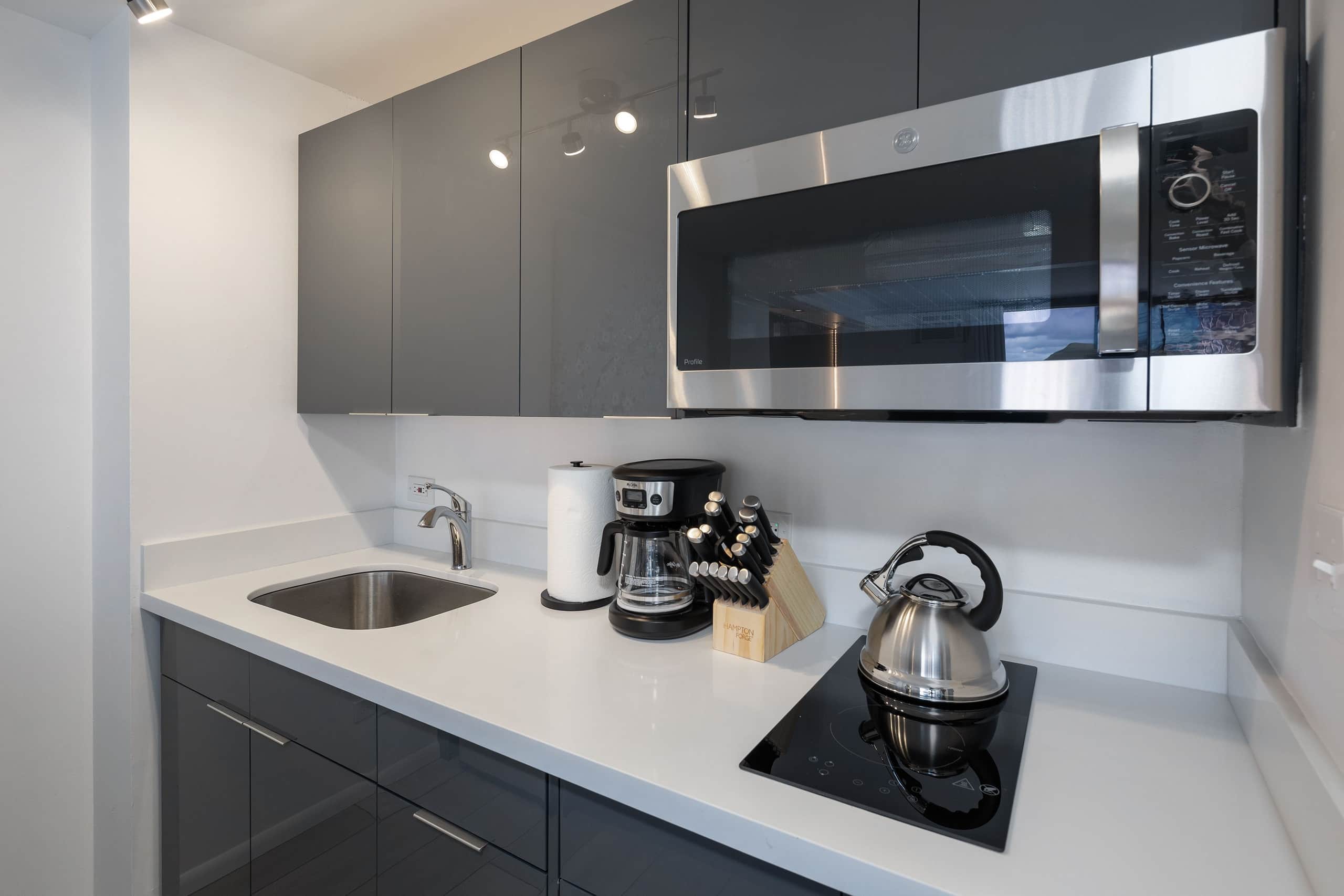 New Modern Gorgeous Views Full Kitchen Waikiki - Image 7