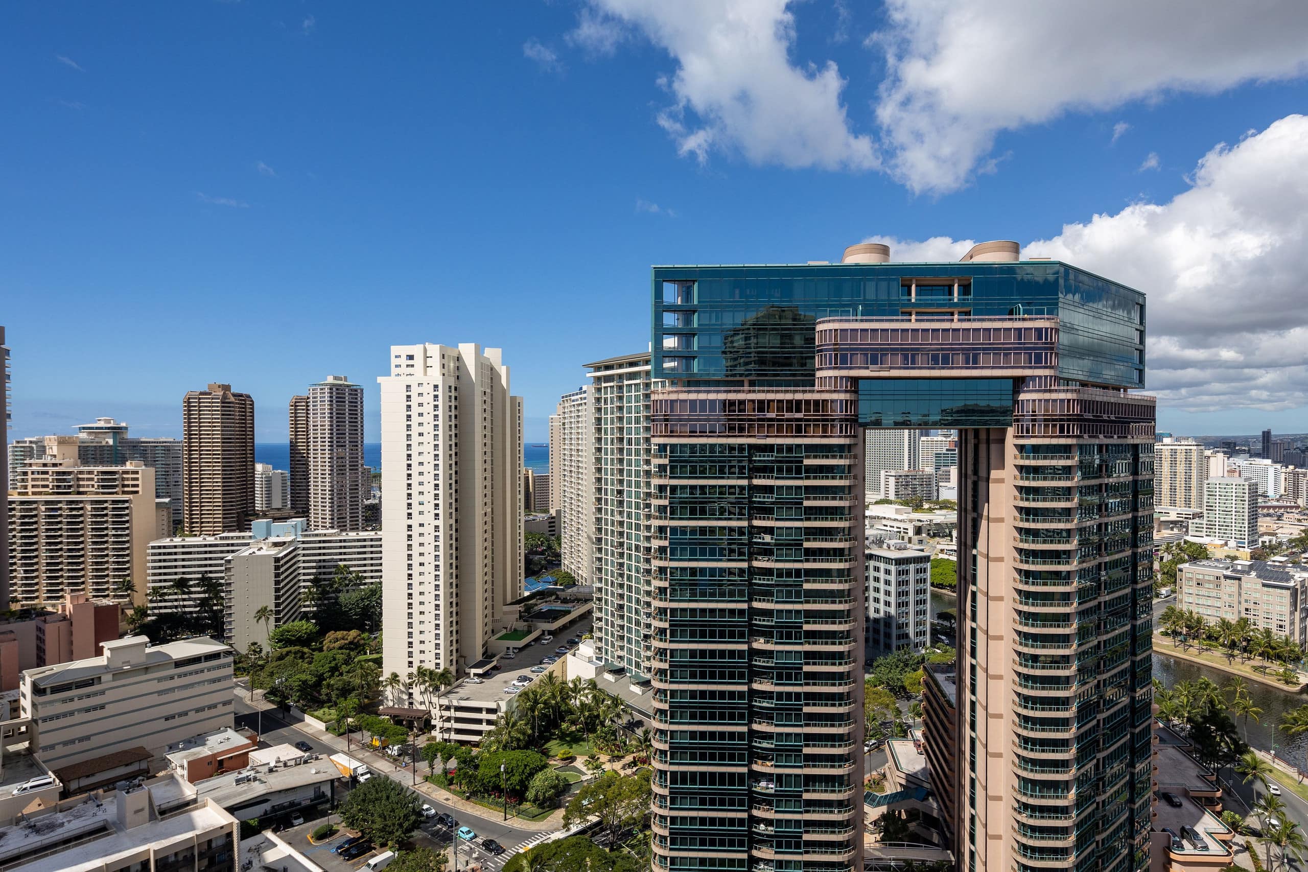 New Modern Gorgeous Views Full Kitchen Waikiki - Image 14