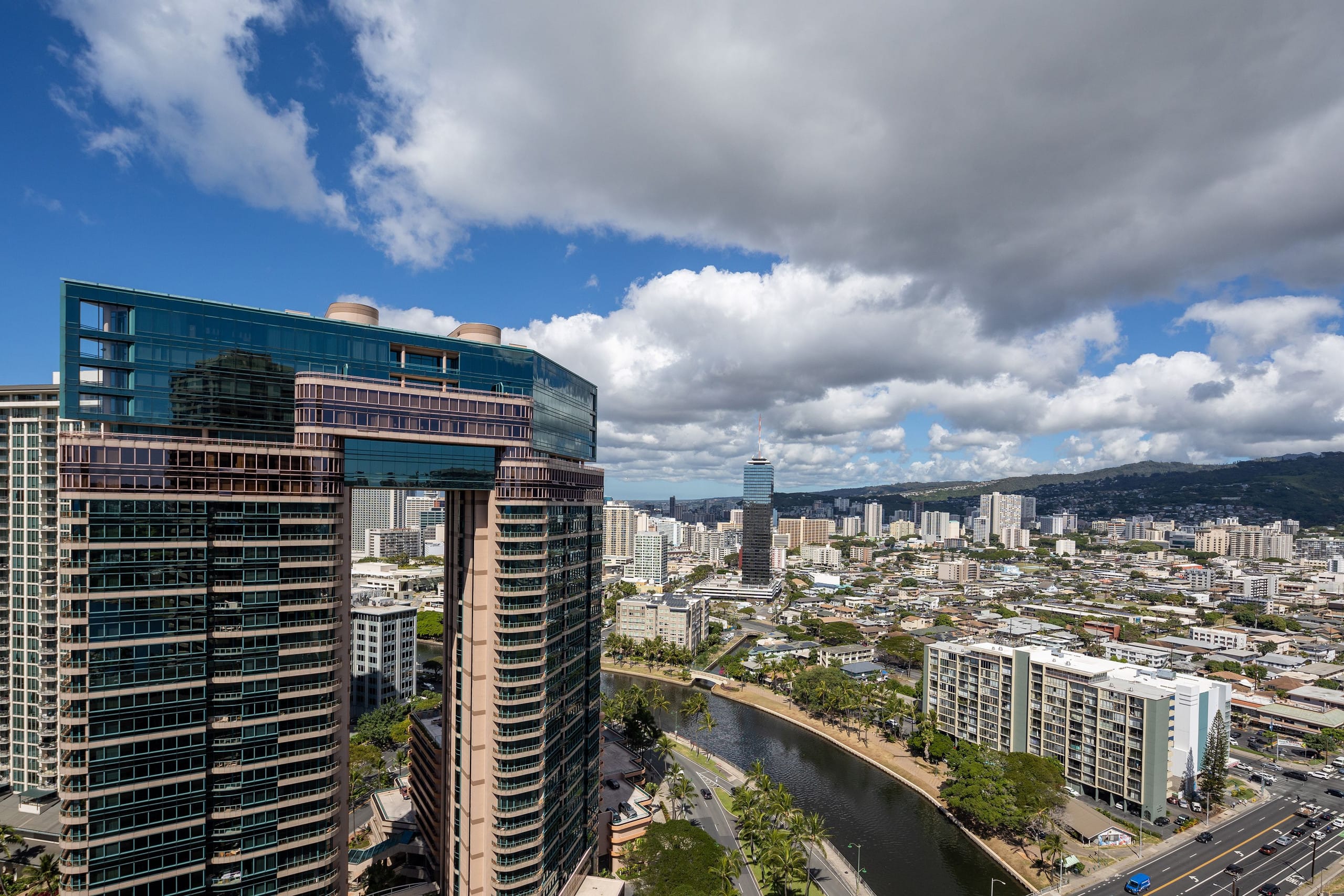 Renovated Modern Design Waikiki Condo Nice Views - Image 15