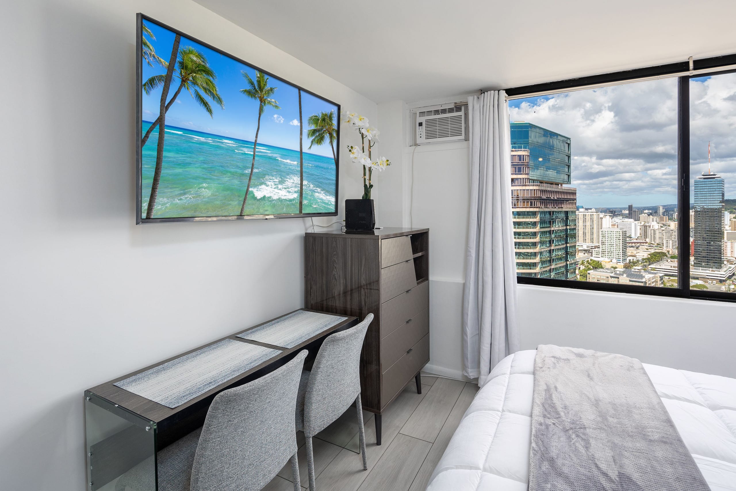 Renovated Modern Design Waikiki Condo Nice Views - Image 9