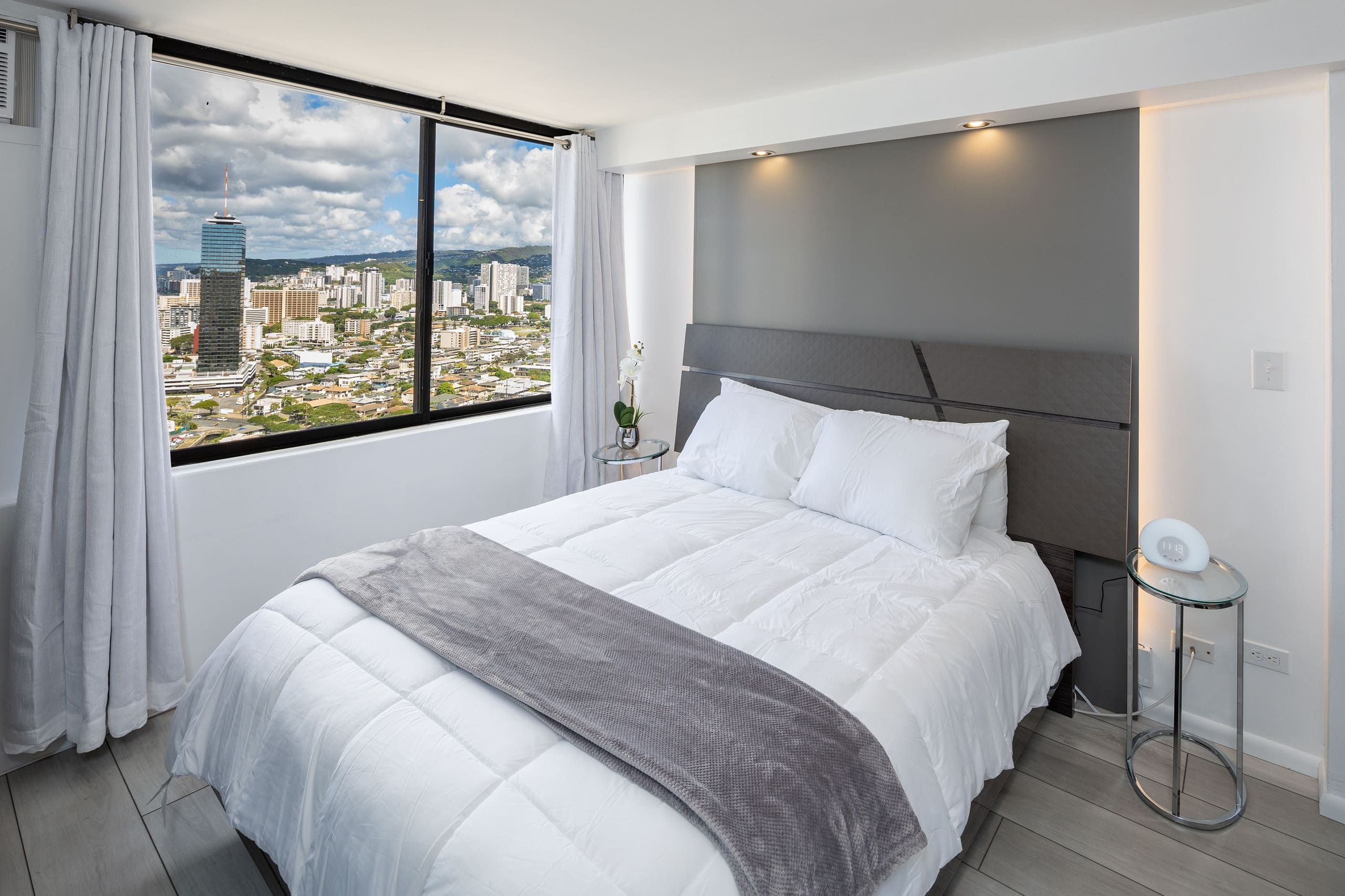 Renovated Modern Design Waikiki Condo Nice Views - Image 1
