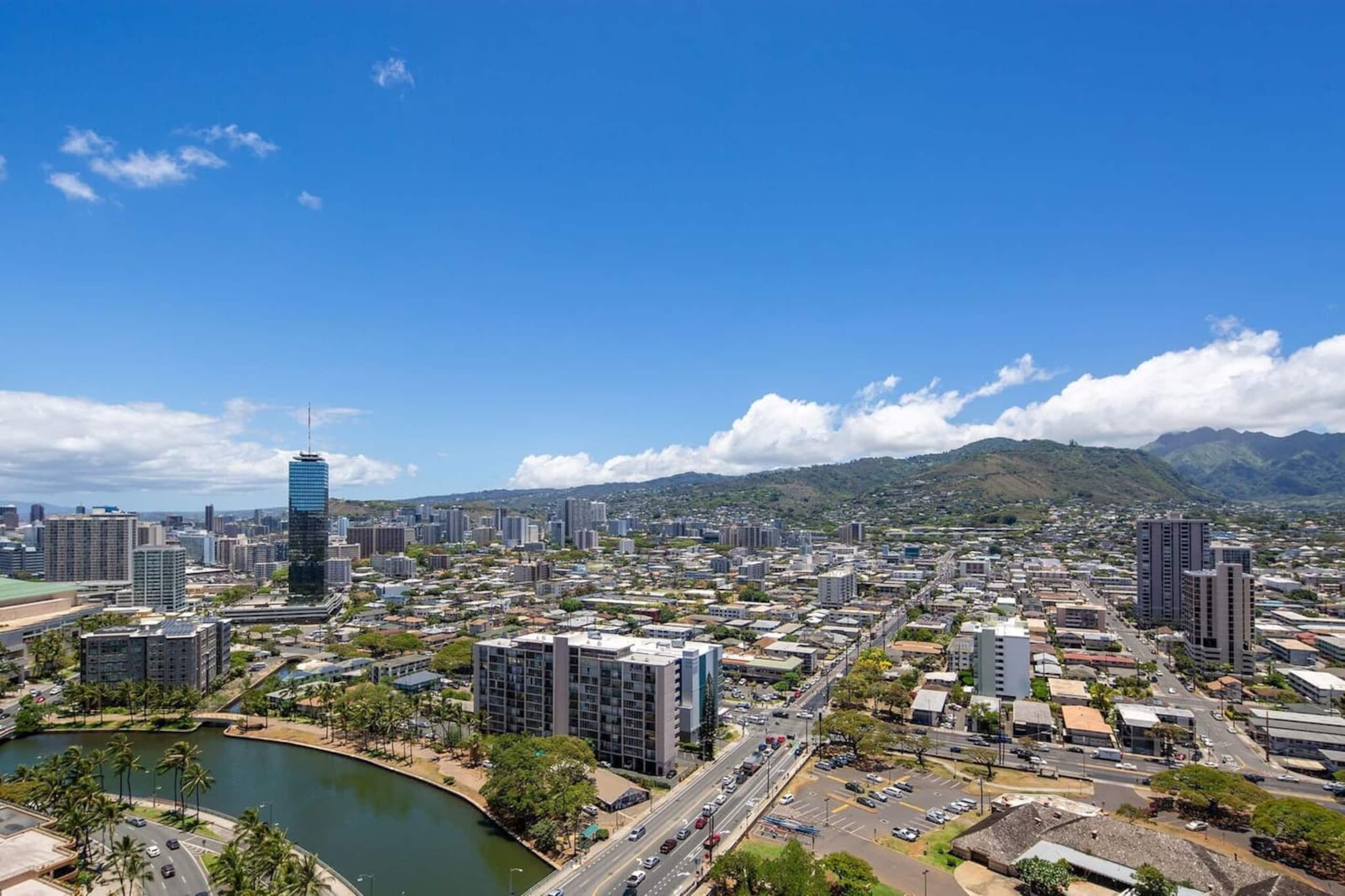 Renovated Modern Design Waikiki Condo Nice Views - Image 13