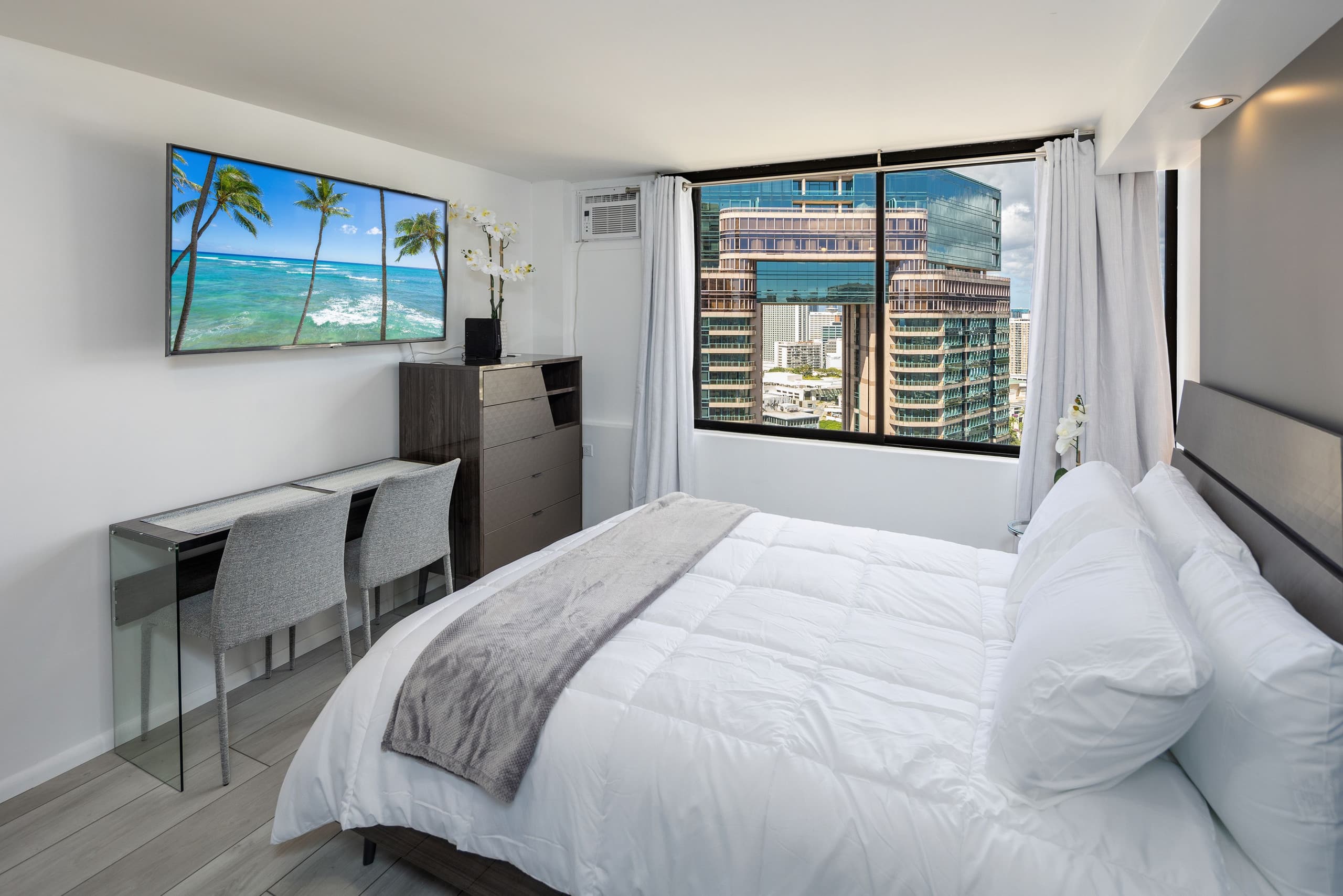 Renovated Modern Design Waikiki Condo Nice Views - Image 7