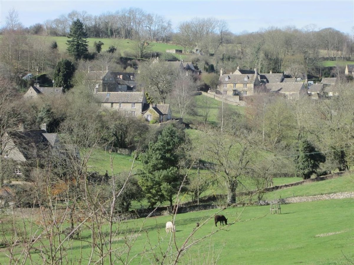 Top performing Airbnb: Green Valley, Cotswold stay with hamper in Cotswold