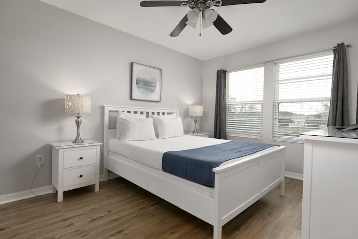 我们的主卧套房装饰精美，令人放松，旨在帮助您放松身心。
