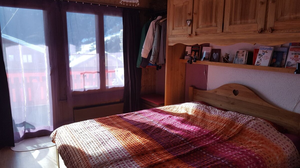 Top performing Airbnb: Cozy mountain nest in Leytron