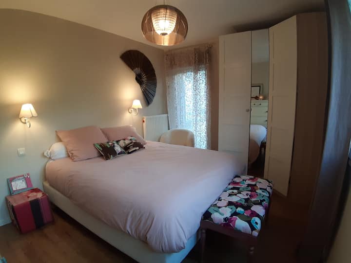 ห้องนอนชั้นล่าง