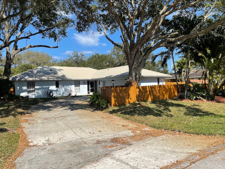 Oslo Holiday Rentals & Homes Florida Ridge, FL Airbnb