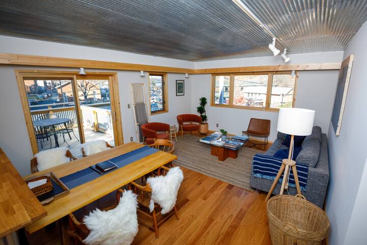 Commander-North Bin. DT Stillwater. River Views! gallery image 3