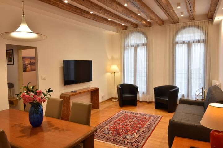 San Lio area, spacious, peaceful and central