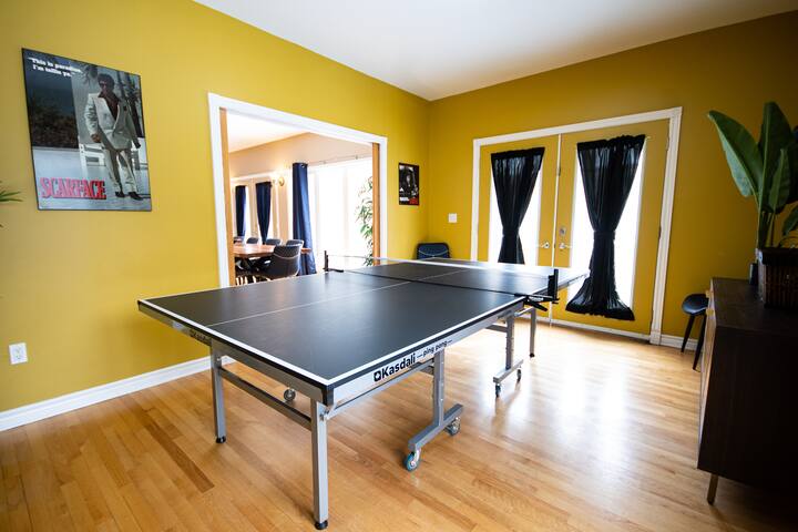 Family Escape – Spacious 5 Bdrm w. Game Room gallery image 2