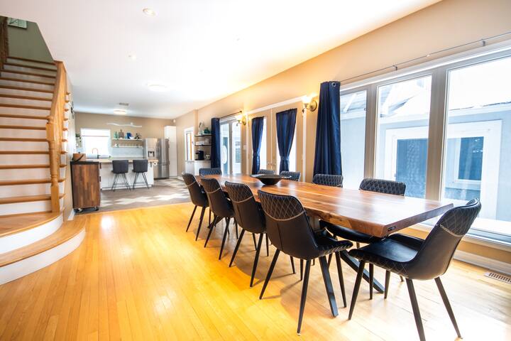 Family Escape – Spacious 5 Bdrm w. Game Room gallery image 5