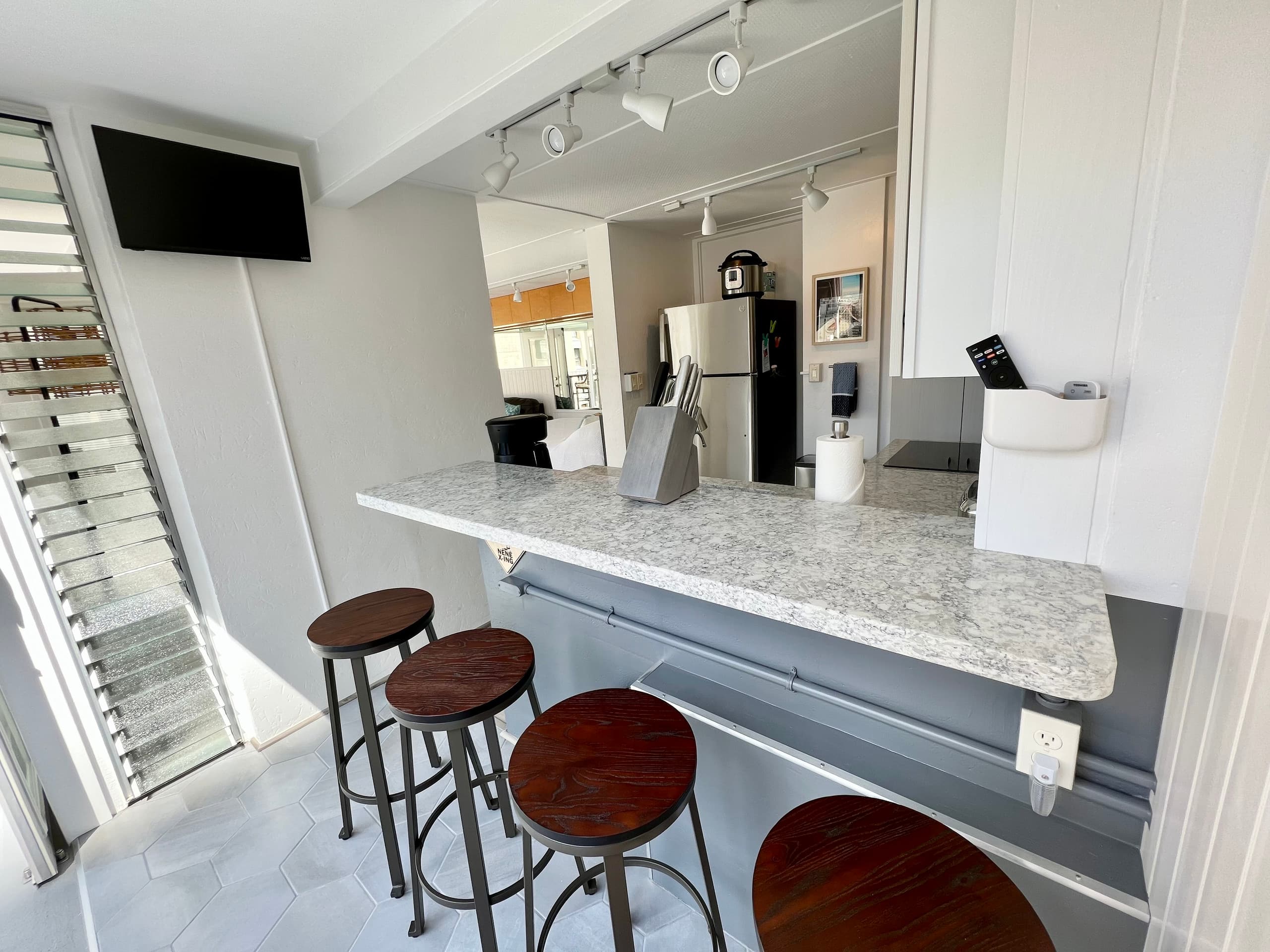 Condo in Honolulu · ★4.89 · Studio · 2 beds · 1 private bath - Image 22