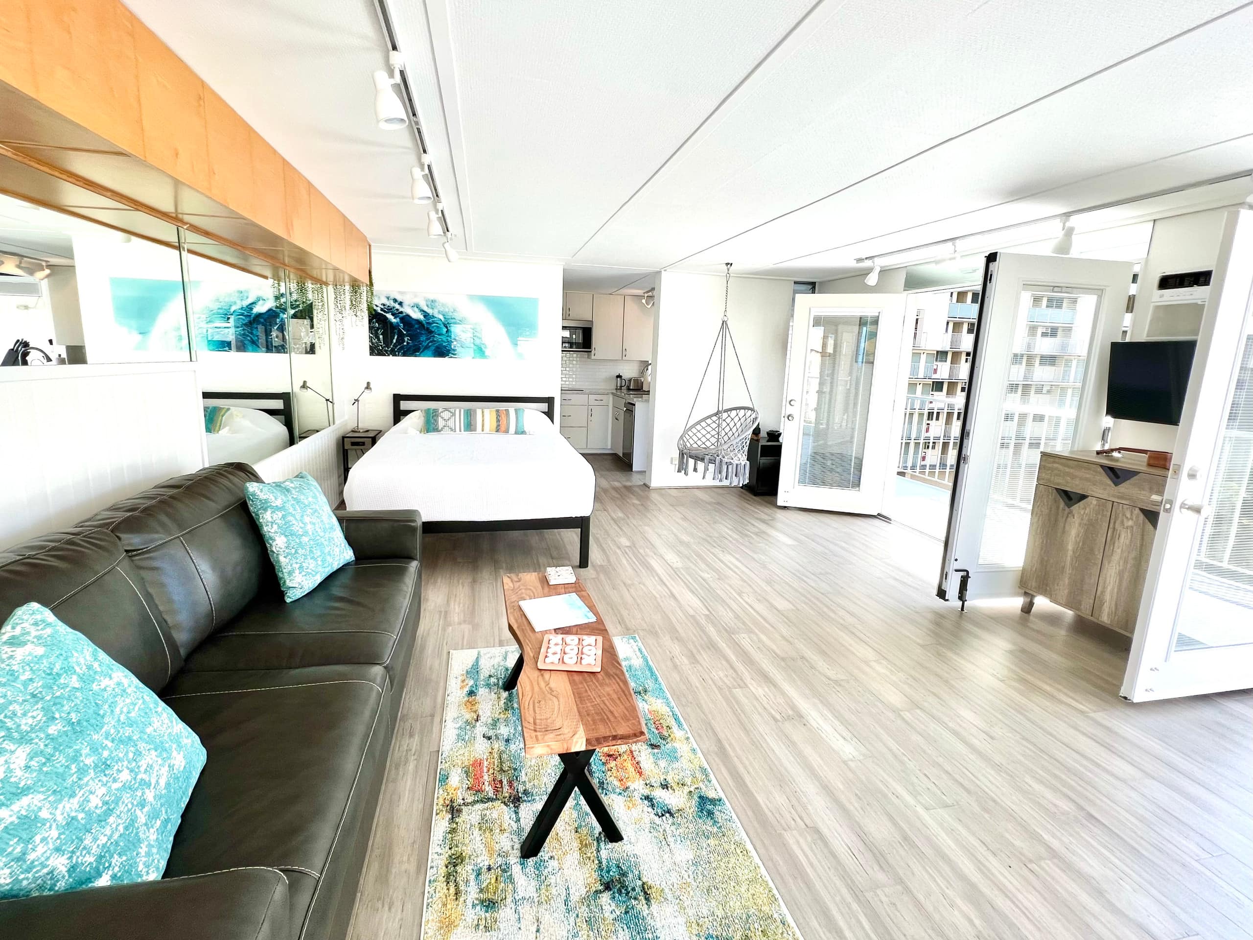 Condo in Honolulu · ★4.89 · Studio · 2 beds · 1 private bath - Image 2