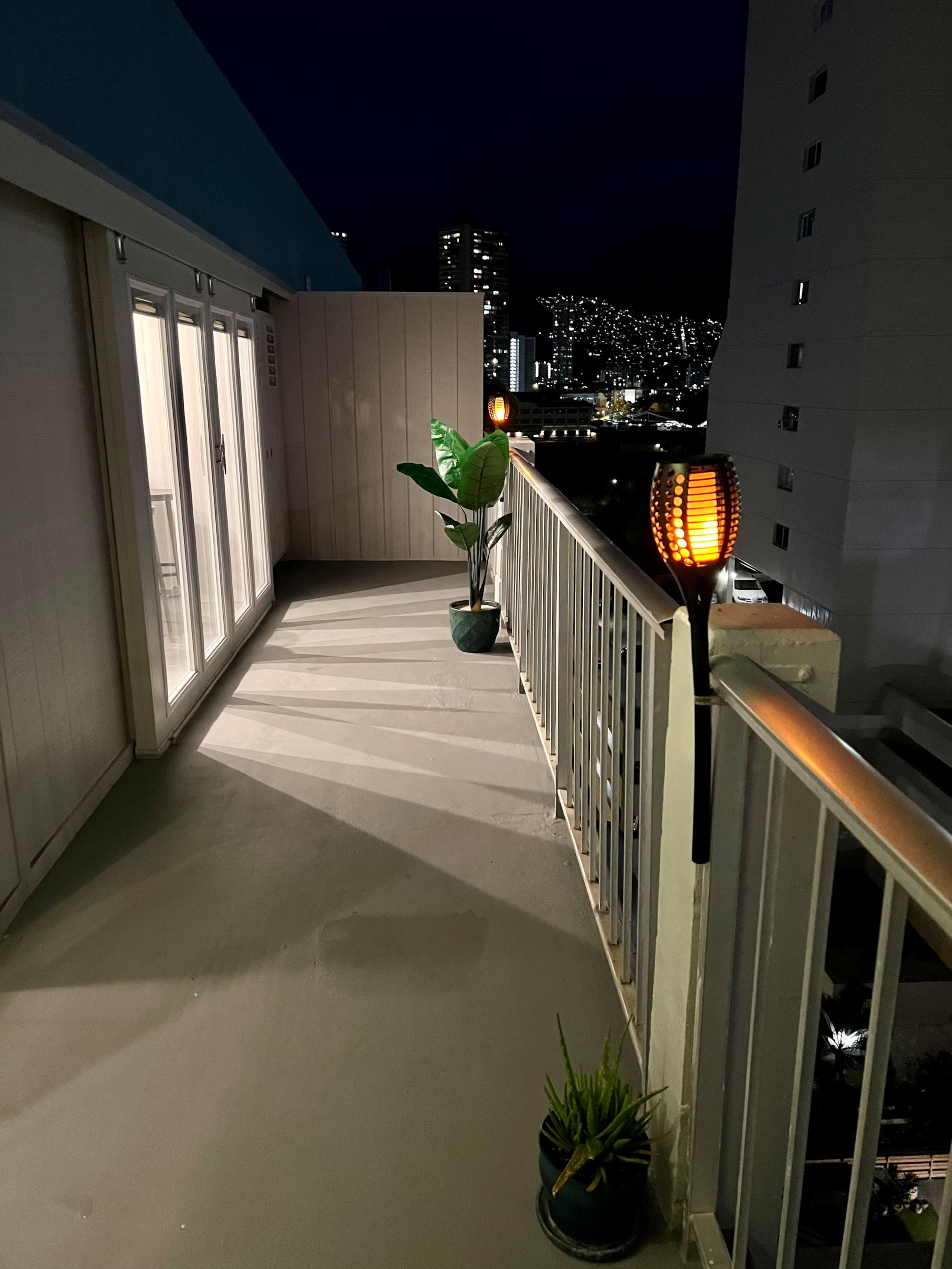 Condo in Honolulu · ★4.89 · Studio · 2 beds · 1 private bath - Image 40