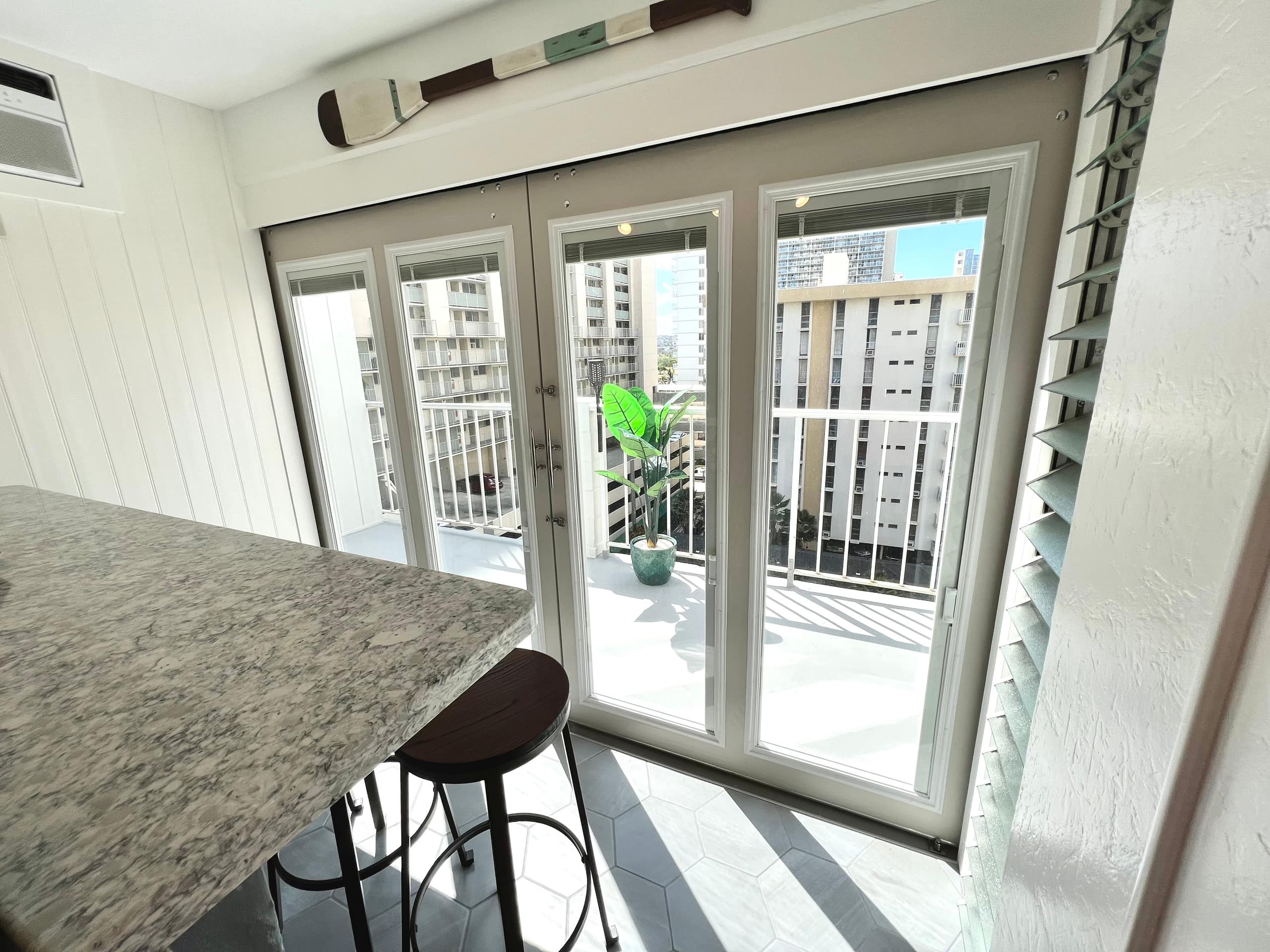 Condo in Honolulu · ★4.89 · Studio · 2 beds · 1 private bath - Image 21