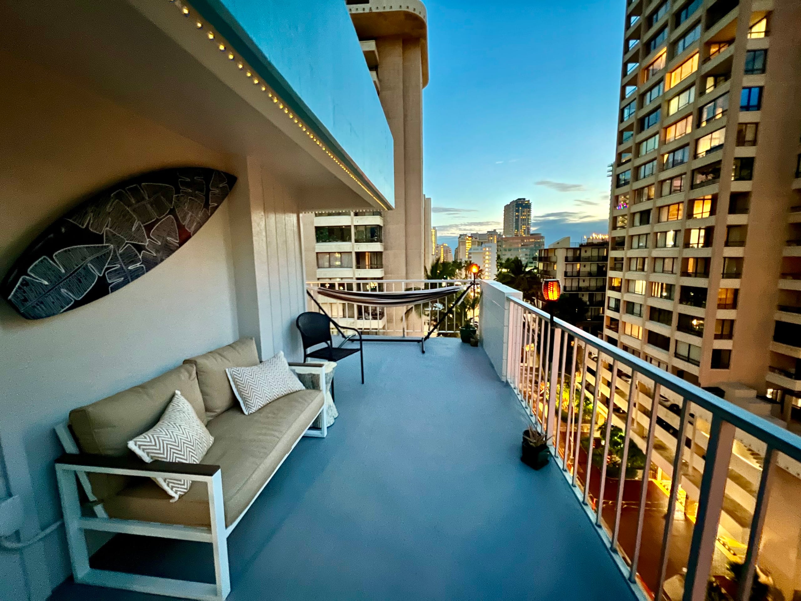 Condo in Honolulu · ★4.89 · Studio · 2 beds · 1 private bath - Image 37