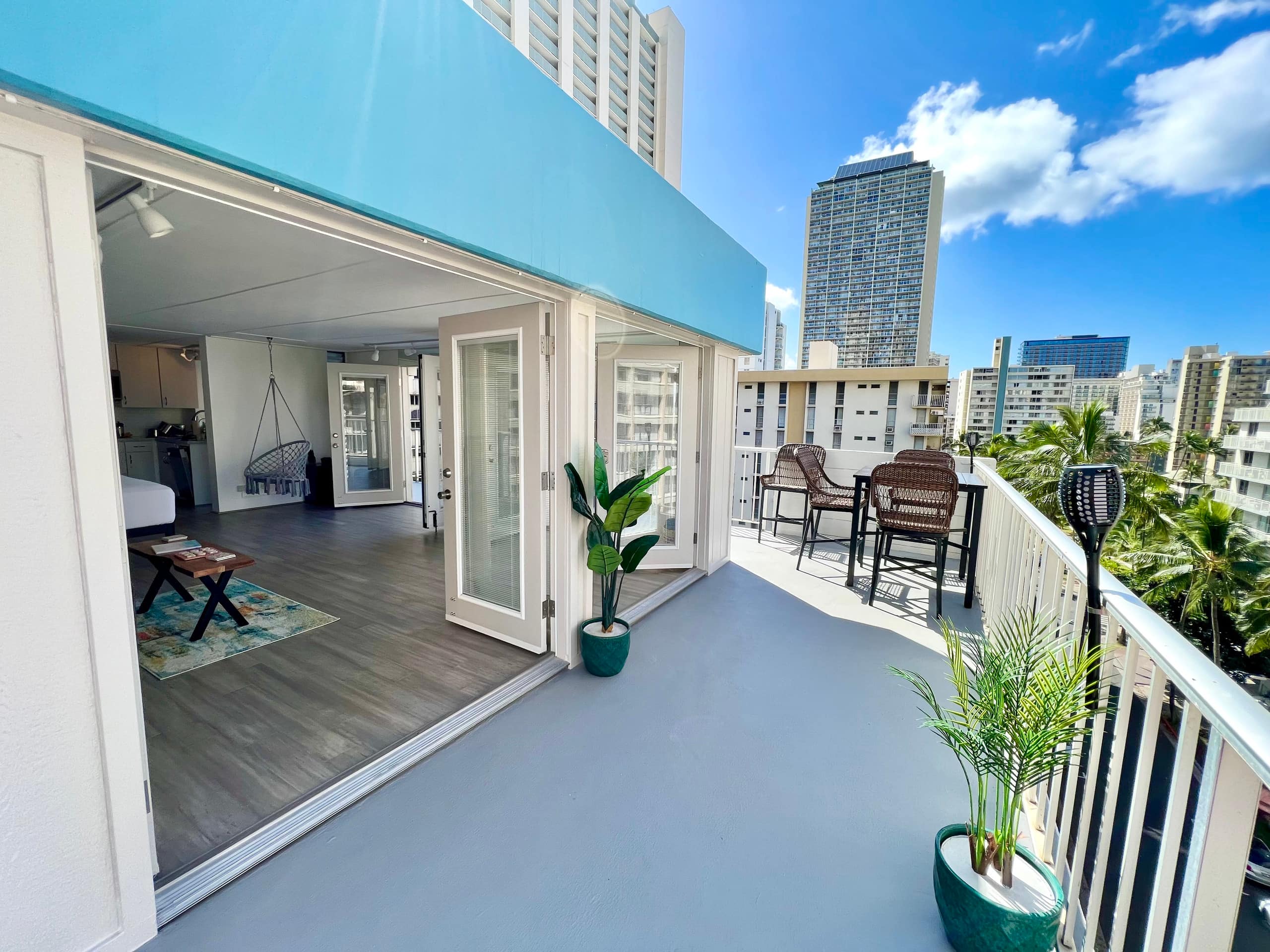 Condo in Honolulu · ★4.89 · Studio · 2 beds · 1 private bath - Image 31
