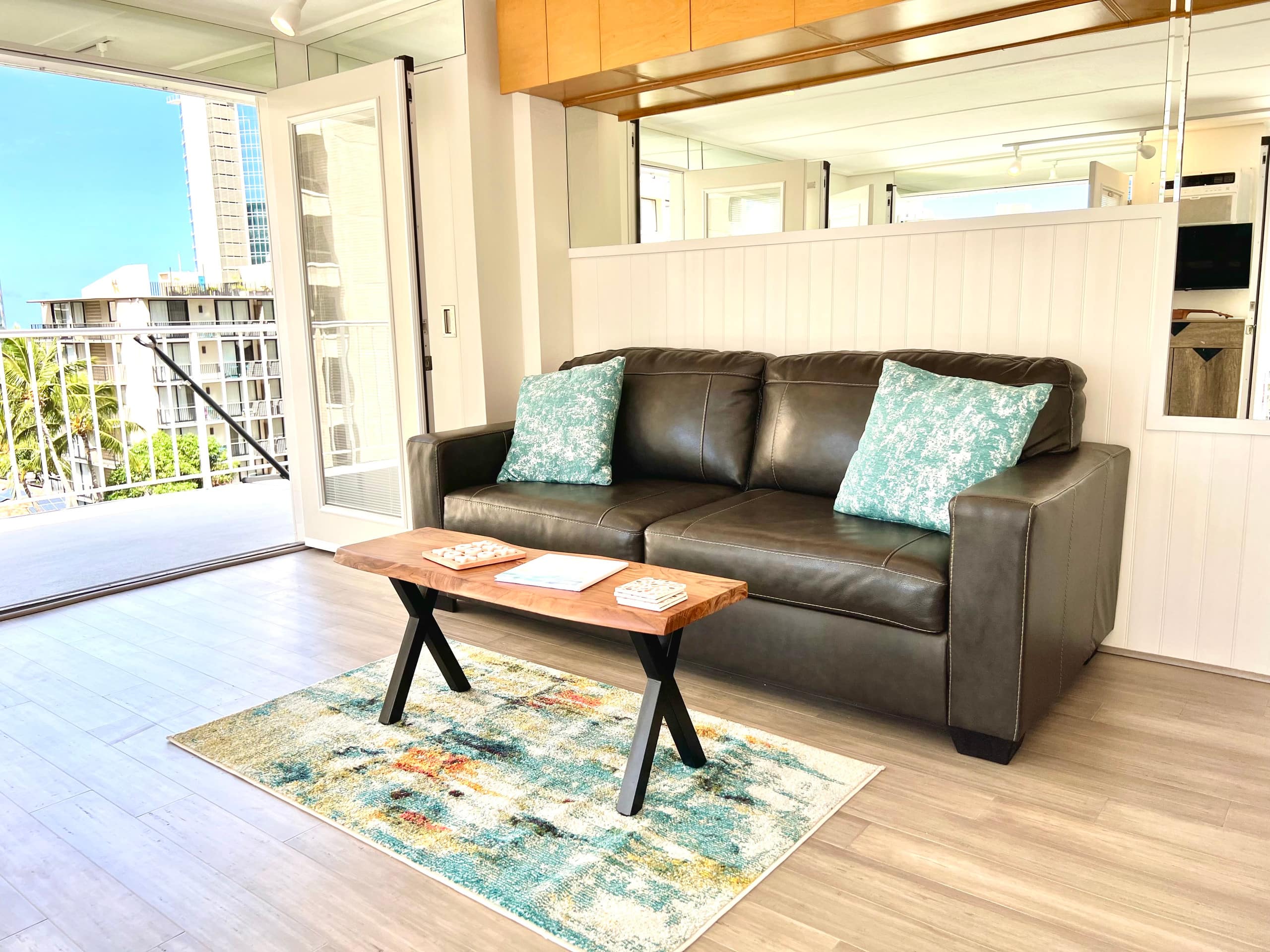 Condo in Honolulu · ★4.89 · Studio · 2 beds · 1 private bath - Image 5