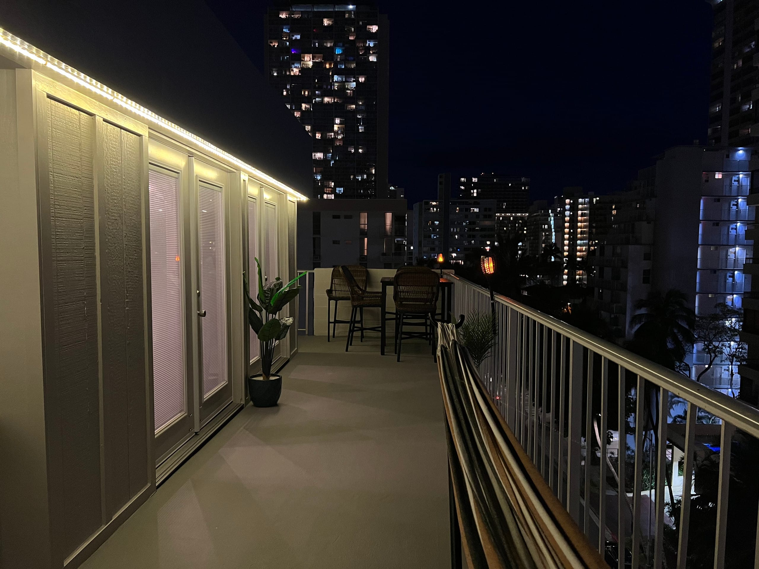 Condo in Honolulu · ★4.89 · Studio · 2 beds · 1 private bath - Image 39