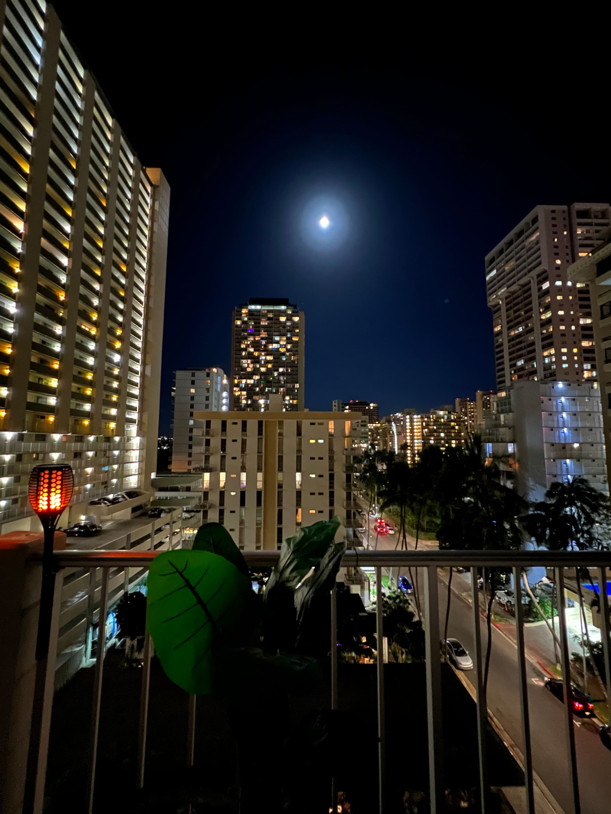 Condo in Honolulu · ★4.89 · Studio · 2 beds · 1 private bath - Image 41