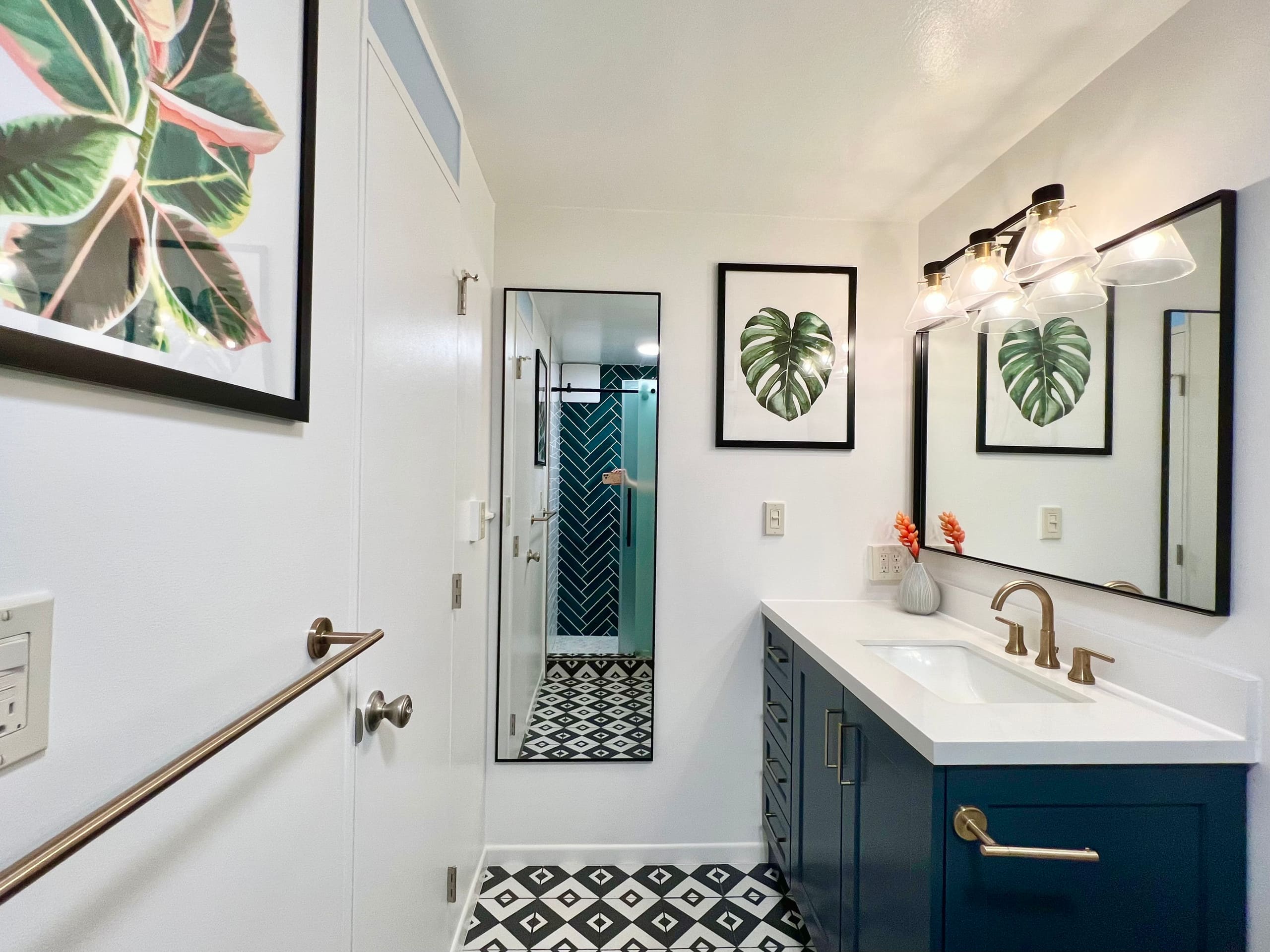 Condo in Honolulu · ★4.89 · Studio · 2 beds · 1 private bath - Image 26