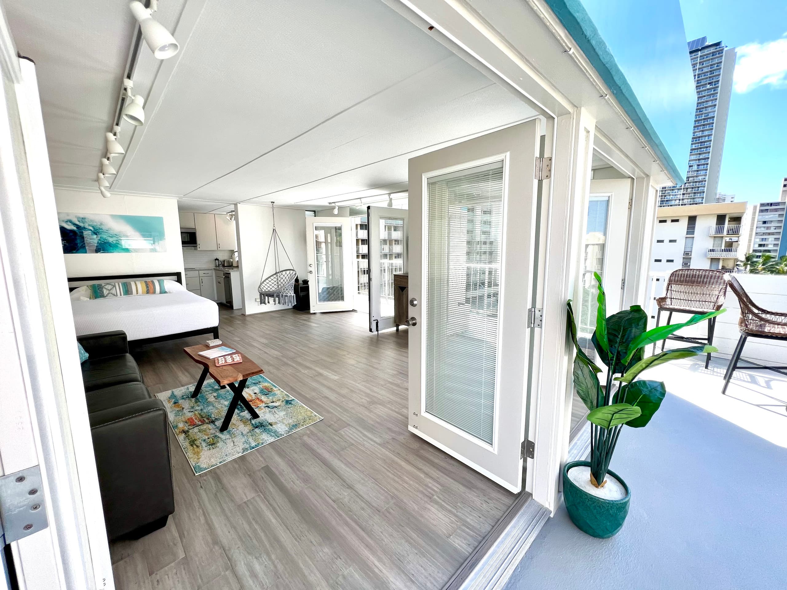 Condo in Honolulu · ★4.89 · Studio · 2 beds · 1 private bath - Image 52