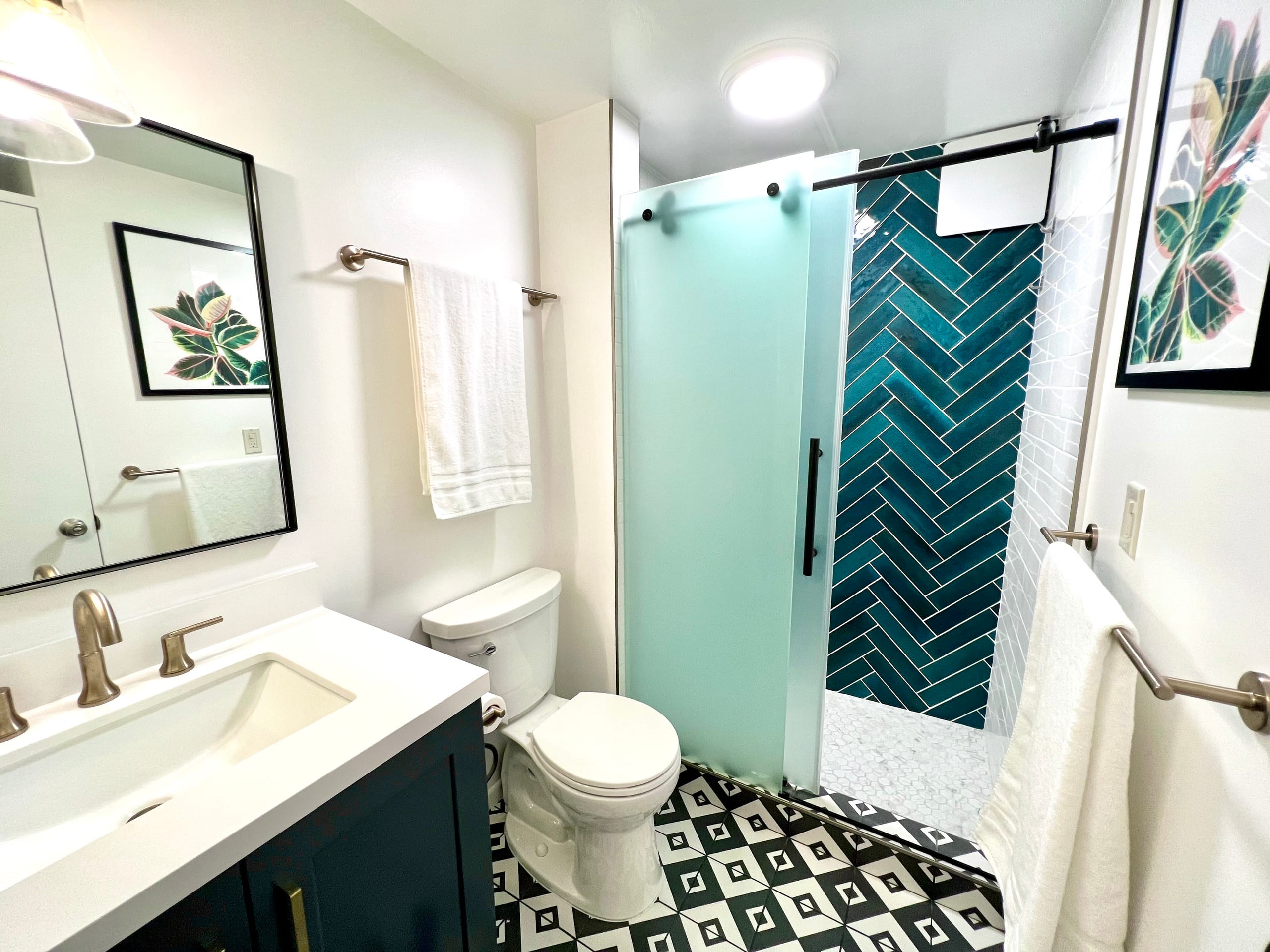 Condo in Honolulu · ★4.89 · Studio · 2 beds · 1 private bath - Image 23