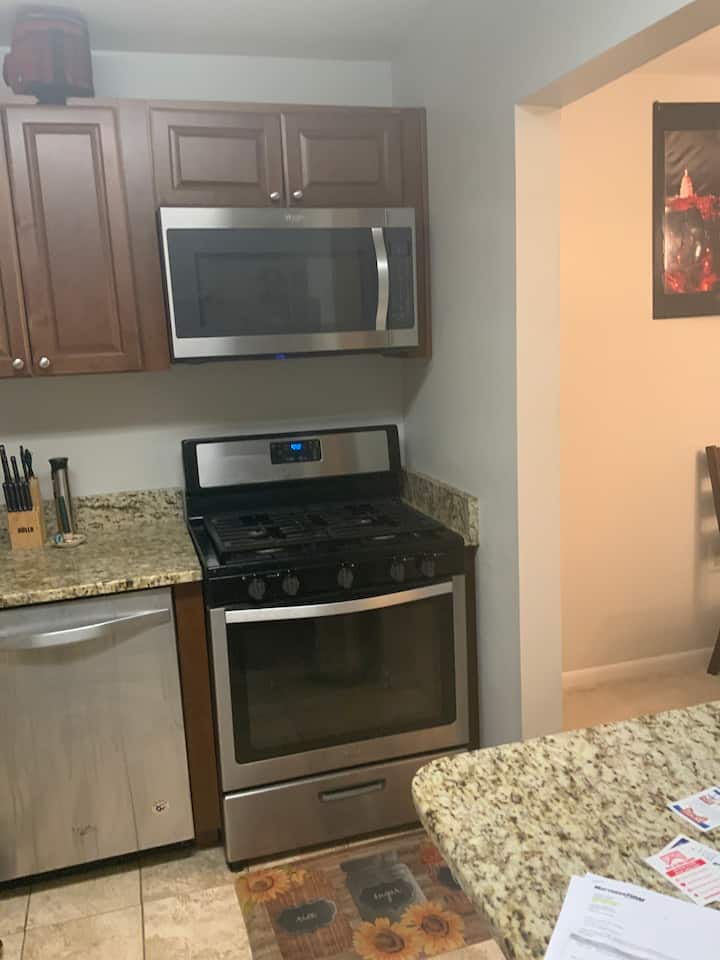 Bright Private Room With Private Full Bathroom - Reston, VA