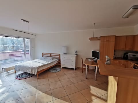 Studio with large bed in Steinsel