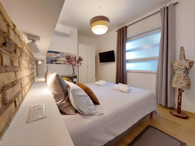 Aventino contemporary apartment gallery image 2