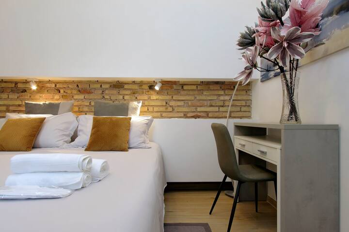 Aventino contemporary apartment gallery image 4