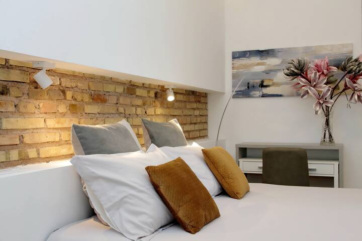 Aventino contemporary apartment gallery image 5