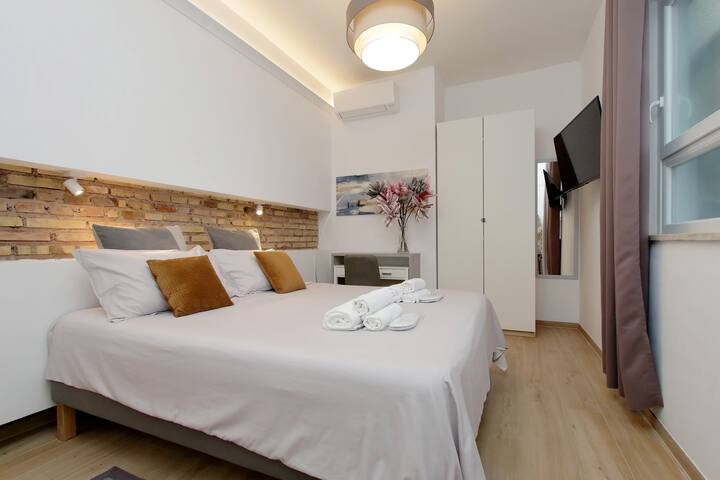 Aventino contemporary apartment gallery image 3