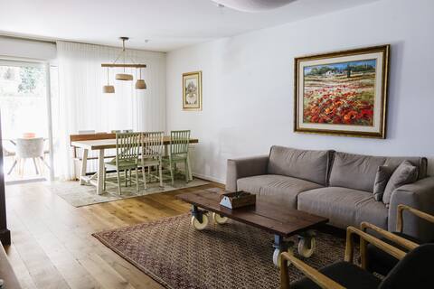 Luxurious apartment located in the heart of Carmel