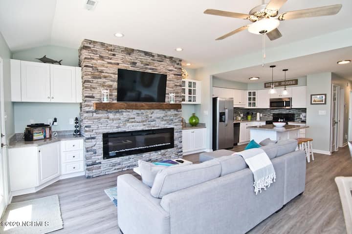 Beautiful Condo With Ocean Views - Emerald Isle, NC