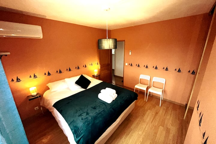 Dormitorio 5. Planta. Cama de matrimonio. 