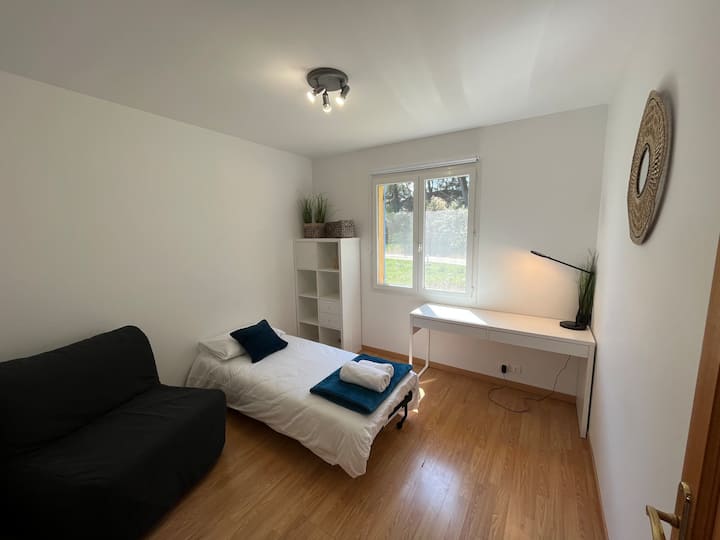 Habitación 3. RDCH. 2 camas individuales u oficina individuales.