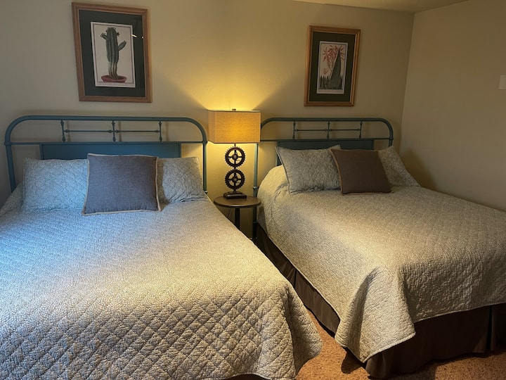 سريران ملكيّان