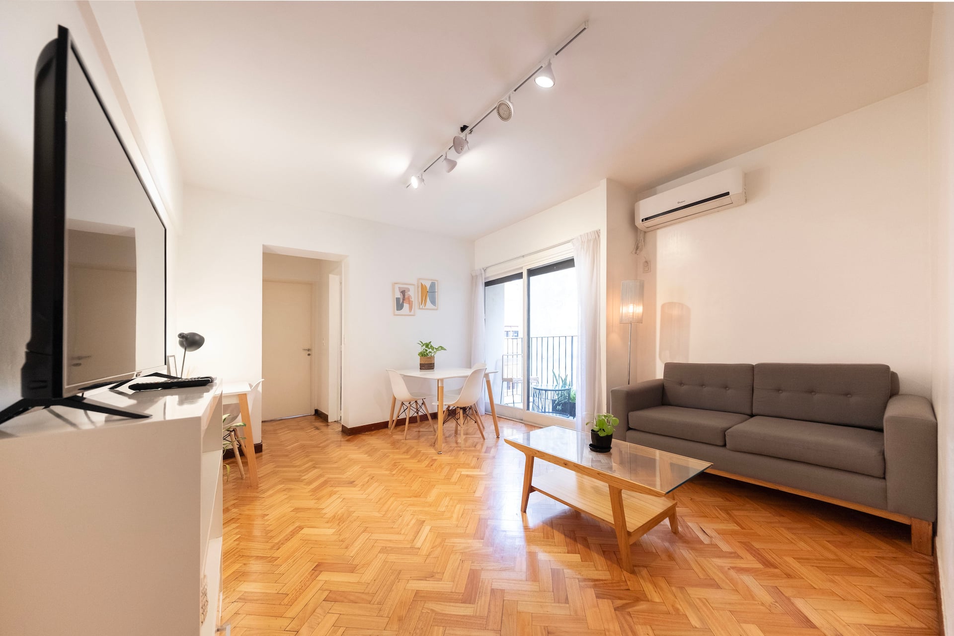 Two-room apartment with balcony in Palermo Chico