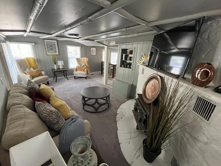 Rustic 3 Bedroom/2.5 Bath Mountain Escape - Idaho Springs, CO