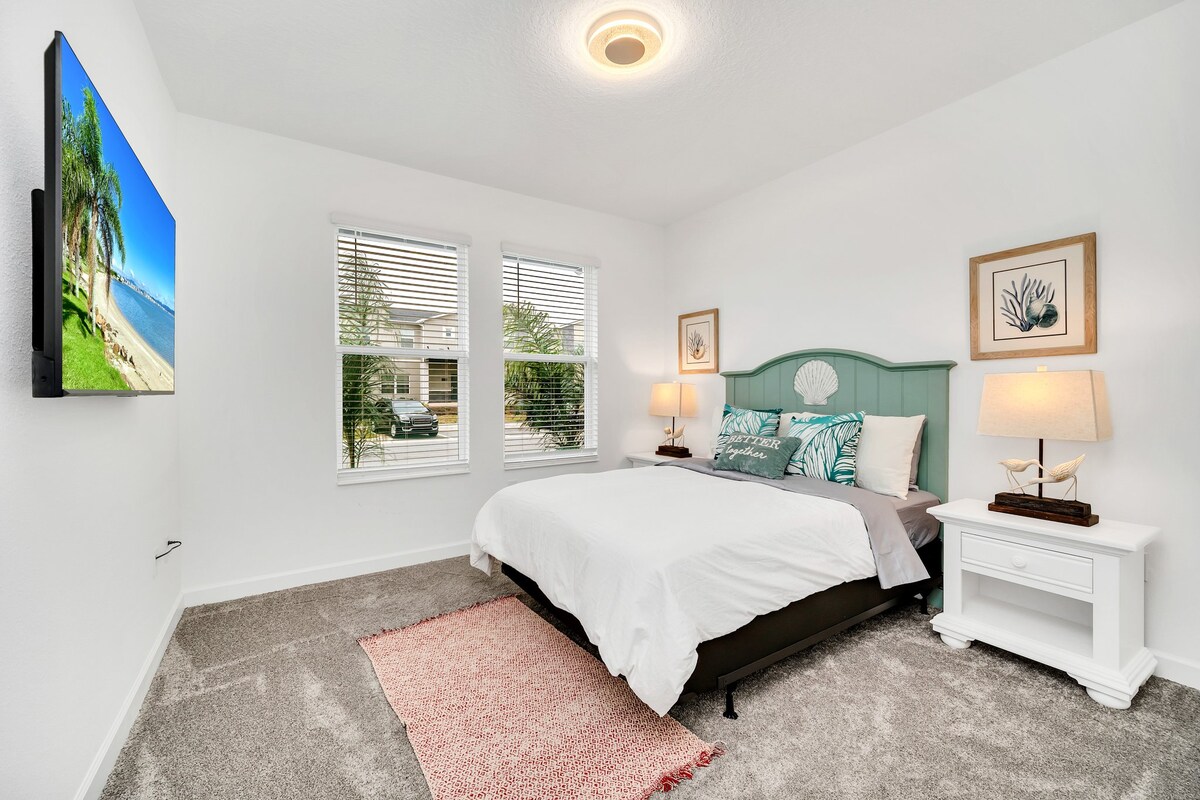 חדר זה ממוקם בקומה השנייה, יש בו מיטת קווין סייז. 