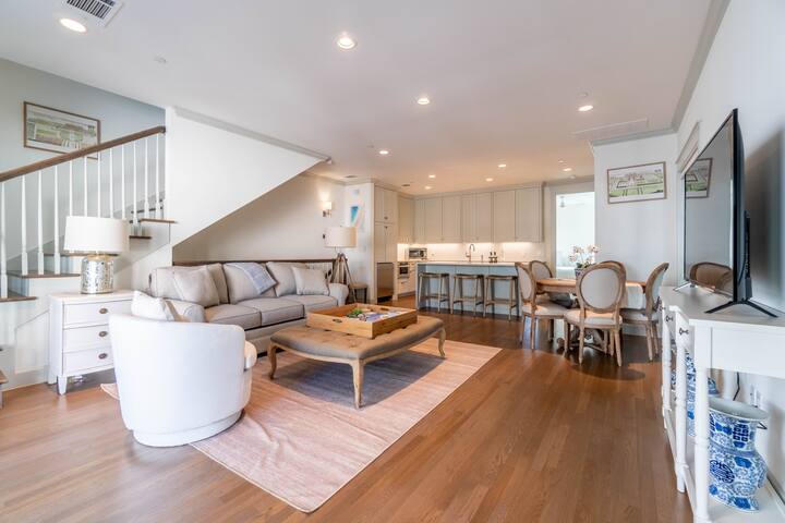 Beautiful Bishop Arts Townhouses: Sleeps 16 People gallery image 4