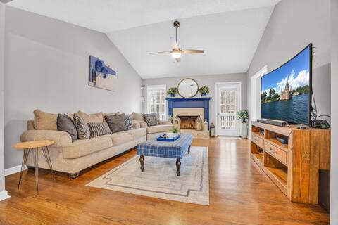 Large 5 bedroom home with fenced yard and Fire pit