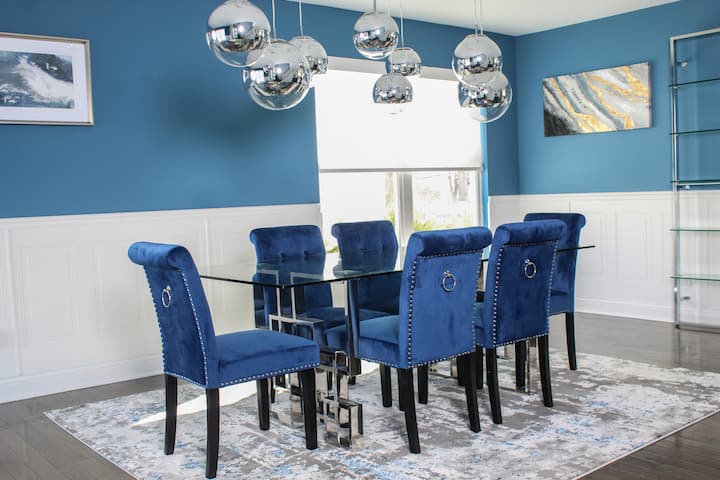 Modern Comfort, Ideal for Business or Family Trips