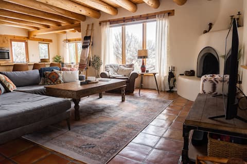 Sage House - cozy adobe, incredible views, hot tub