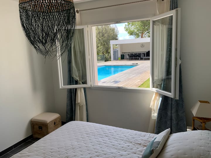 วิวสวนและสระว่ายน้ำ