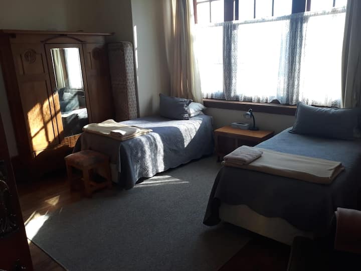 suite familiar, habitación adjunta con 2 camas individuales