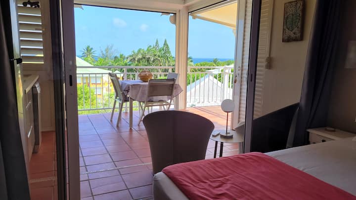 Uitzicht op zee vanuit de slaapkamer