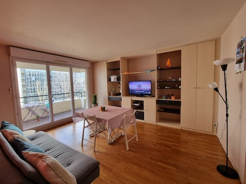 Entire flat, 47m2, terrasse, 10 min from Paris